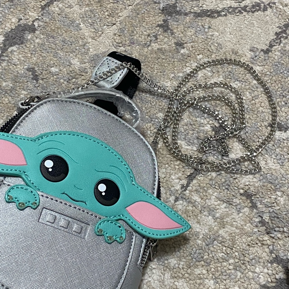 Star Wars the mandalorian the child bag 💚🖤✨ - Picture 2 of 7